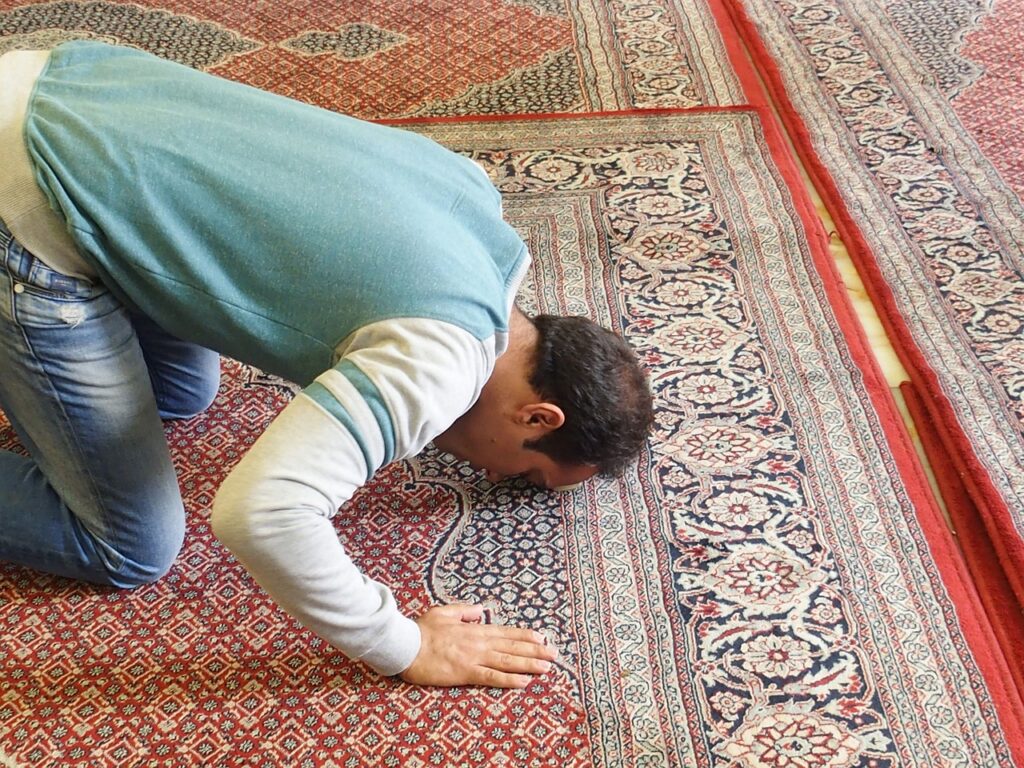 Les Invocations en Prosternation : Une Dimension Spirituelle de la Prière en Islam